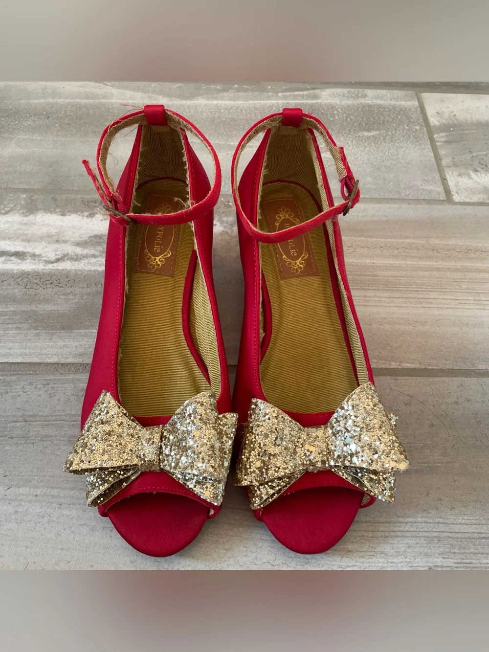 Joyfolie Valeria Red Satin Gold Glitter Bow Low Block Pump Heels Kids/4 Youth